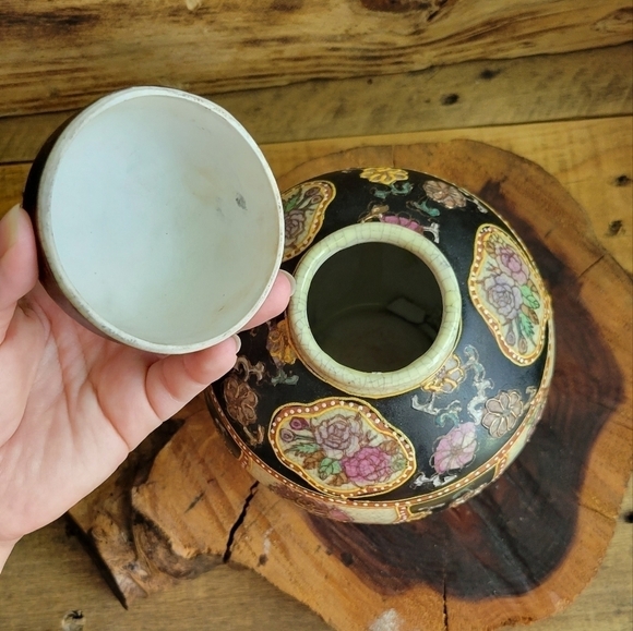 Bohemian floral vase in black and‎ cream color - Picture 4 of 6